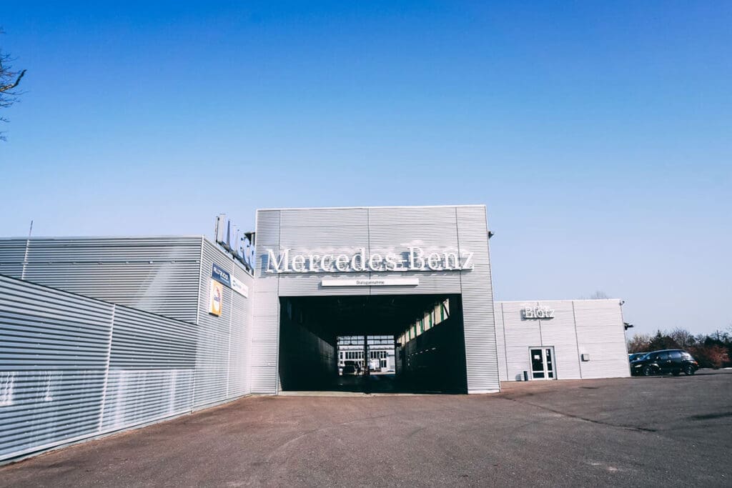 Au&szlig;enansicht der Otto Bl&ouml;tz GmbH & Co. KG Werkstatt in K&ouml;nigsborn