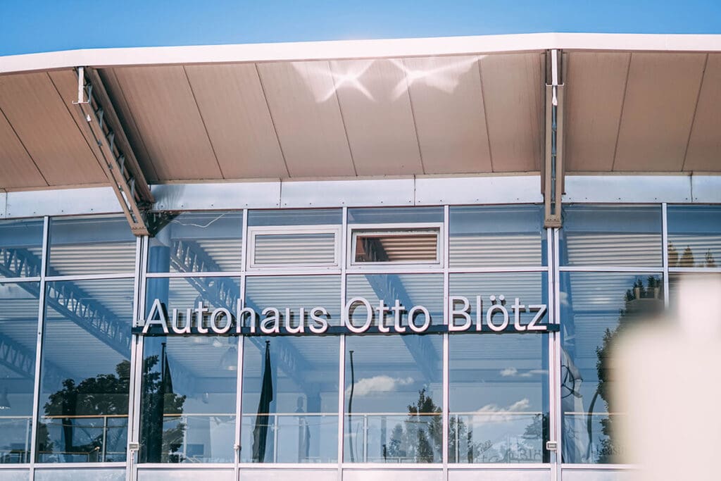 Au&szlig;enansicht der Firma Otto Bl&ouml;tz GmbH & Co. KG in Sch&ouml;nebeck